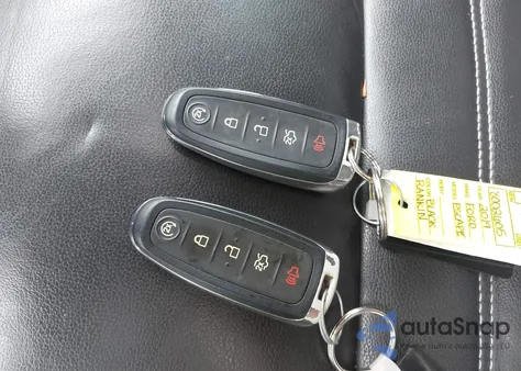 2019 Ford Escape Titanium z USA, uszkodzony, nr VIN 1FMCU9J95KUA09190